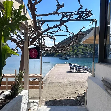 A&k Seafront 10m To Beach-private Access,tolo *