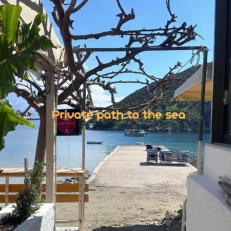 Lejlighed A&k Seafront 10m To Beach-private Access,tolo