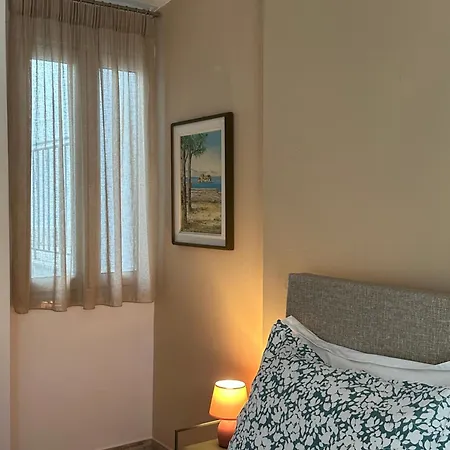 A&k Seafront 10m To Beach-private Access,tolo Apartament