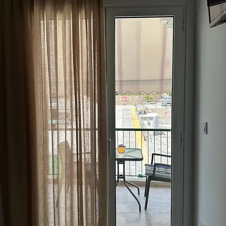 A&k Seafront 10m To Beach-private Access,tolo