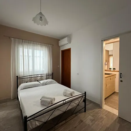 Lejlighed A&k Seafront 10m To Beach-private Access,tolo