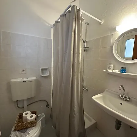 Lejlighed A&k Seafront 10m To Beach-private Access,tolo *